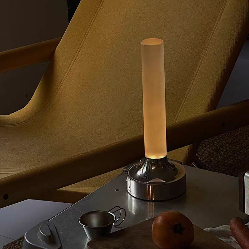 Moderne minimalistische USB-Kerzenform runder Zylinder Metall Acryl LED Tischlampe für Schlafzimmer 