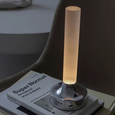 Moderne minimalistische USB-Kerzenform runder Zylinder Metall Acryl LED Tischlampe für Schlafzimmer 
