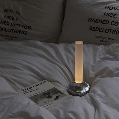 Moderne minimalistische USB-Kerzenform runder Zylinder Metall Acryl LED Tischlampe für Schlafzimmer 