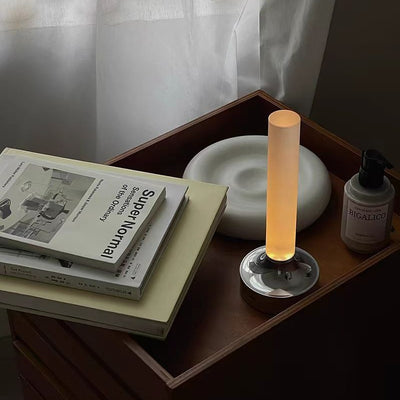 Moderne minimalistische USB-Kerzenform runder Zylinder Metall Acryl LED Tischlampe für Schlafzimmer 