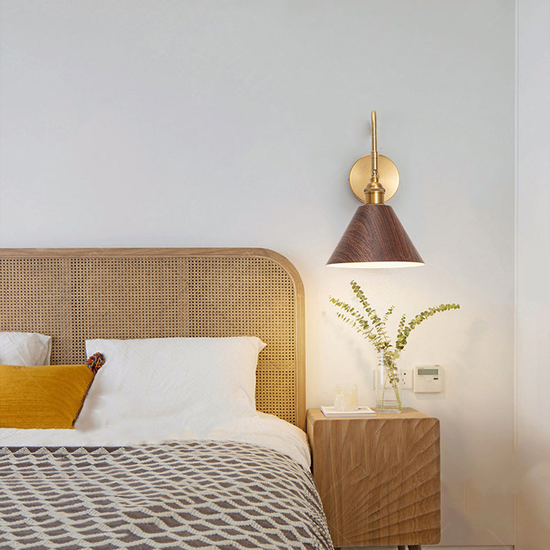 Traditionelle Vintage-Drehbare Kegel-Eisen 1-flammige Wandleuchte für das Schlafzimmer 