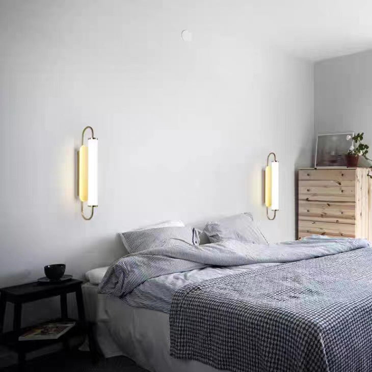 Moderne minimalistische lineare Zylinder-Eisen-Acryl-LED-Wandleuchte für das Schlafzimmer 