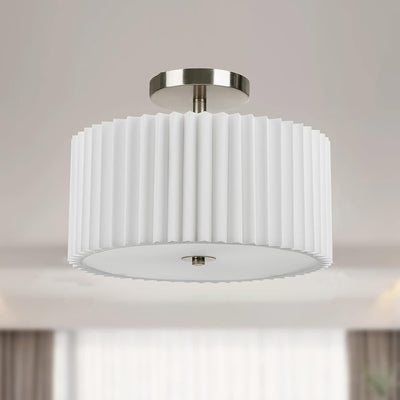 Moderne minimalistische plissierte runde Zylinder Metall Stoff Acryl 3-Licht Semi-Flush Mount Deckenleuchte für das Schlafzimmer 