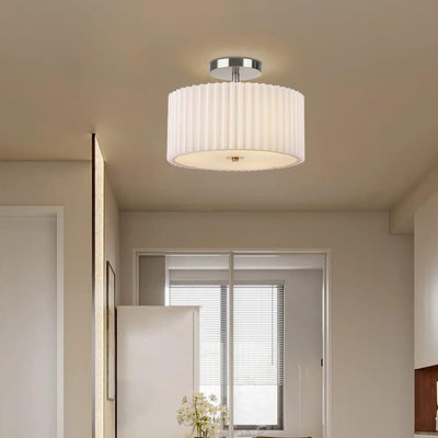Moderne minimalistische plissierte runde Zylinder Metall Stoff Acryl 3-Licht Semi-Flush Mount Deckenleuchte für das Schlafzimmer 