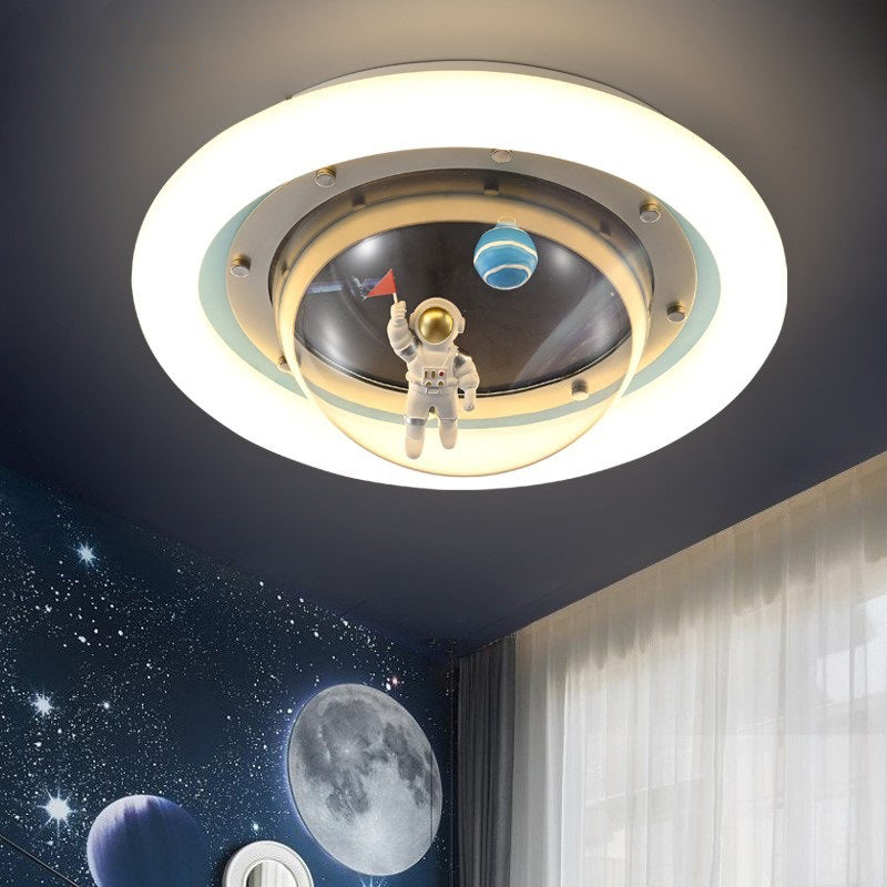 Zeitgenössische kreative Jungen-Astronauten-Rundkuppel-Hardware-Acryl-LED-Deckenleuchte für das Schlafzimmer 