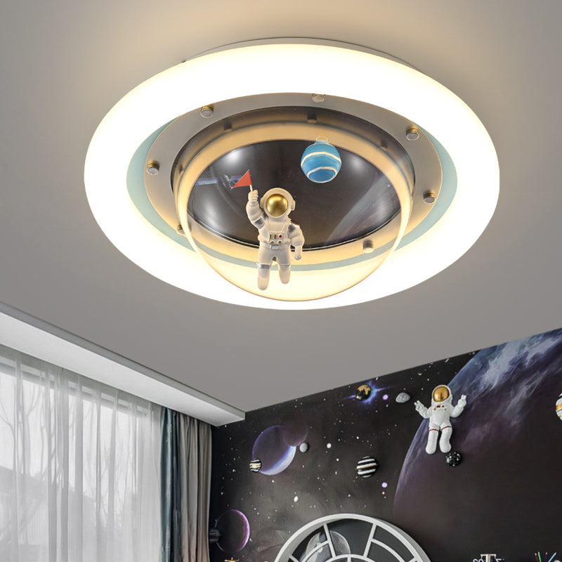 Zeitgenössische kreative Jungen-Astronauten-Rundkuppel-Hardware-Acryl-LED-Deckenleuchte für das Schlafzimmer 