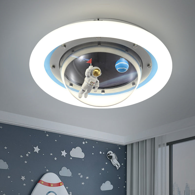 Zeitgenössische kreative Jungen-Astronauten-Rundkuppel-Hardware-Acryl-LED-Deckenleuchte für das Schlafzimmer 