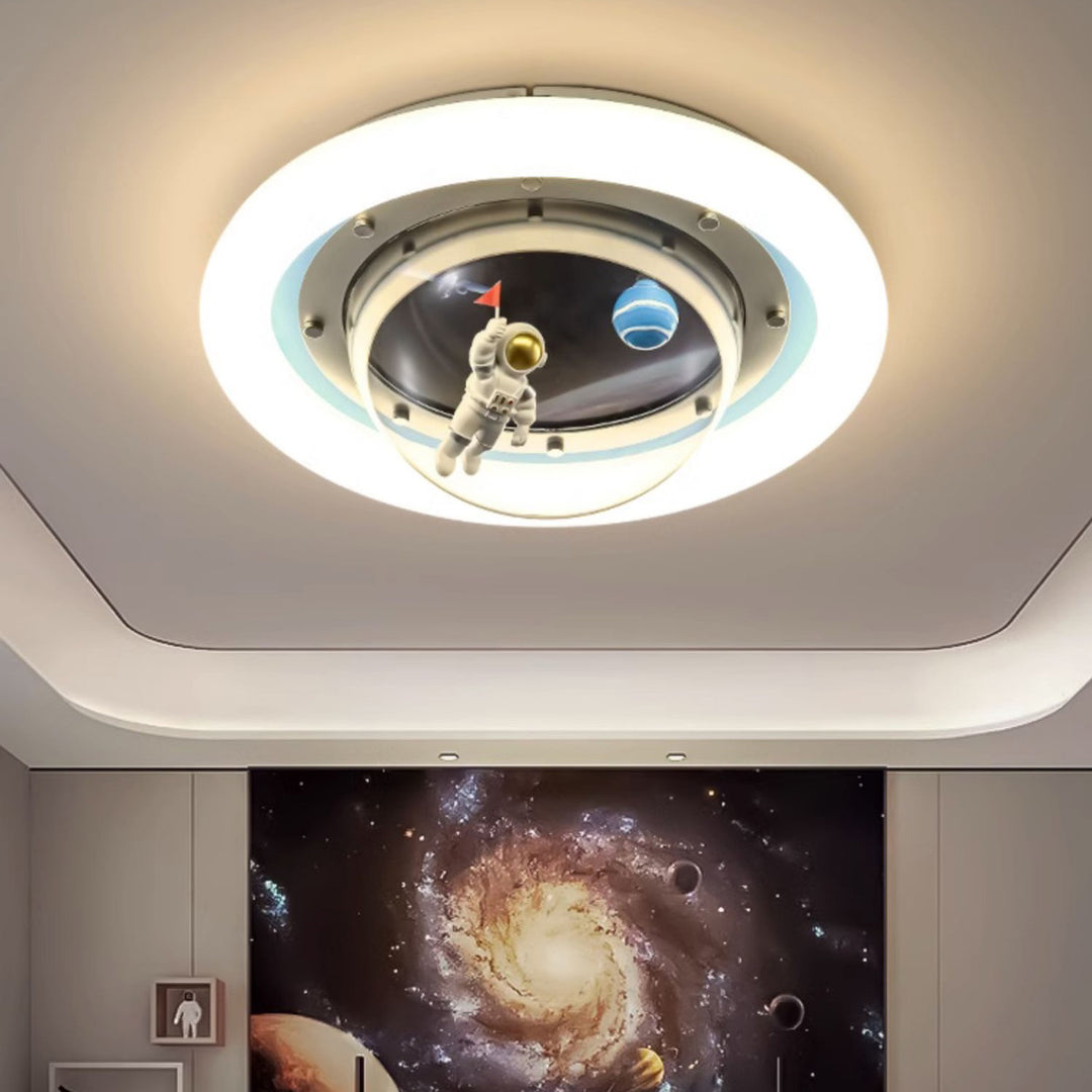 Zeitgenössische kreative Jungen-Astronauten-Rundkuppel-Hardware-Acryl-LED-Deckenleuchte für das Schlafzimmer 
