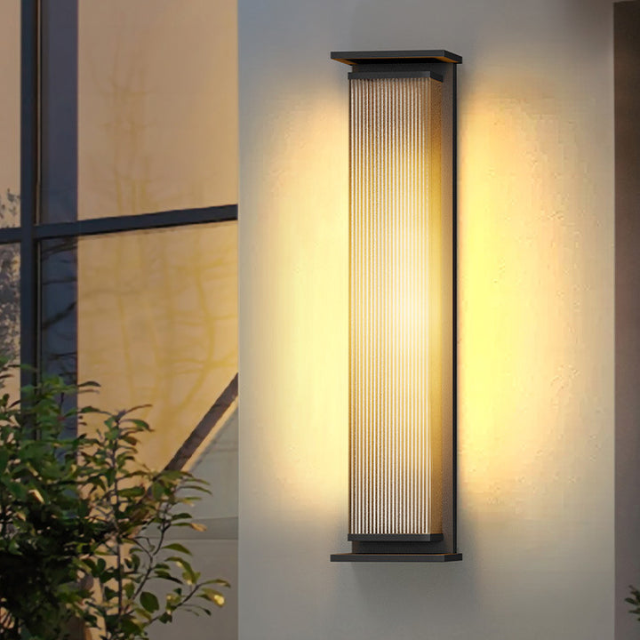 مصباح حائطي LED من الفولاذ المقاوم للصدأ بتصميم مستطيل مقاوم للماء يعمل بالطاقة الشمسية بأسلوب عصري وبسيط للاستخدام الخارجي 