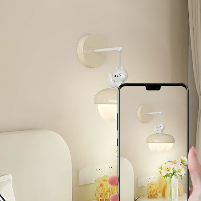 Zeitgenössische nordische Kiefernzapfenform Runde PE Eisen LED Wandleuchte für das Schlafzimmer 