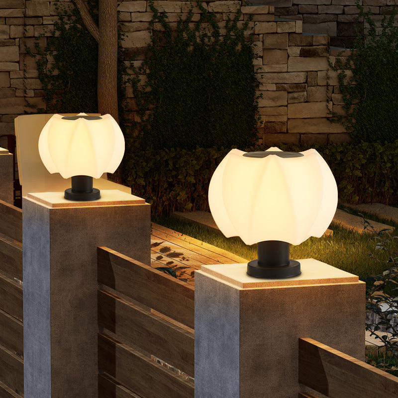 أضواء LED خارجية مقاومة للماء بتصميم حديث وبسيط على شكل لوتس أسطواني مستدير من البولي إيثيلين للفناء 