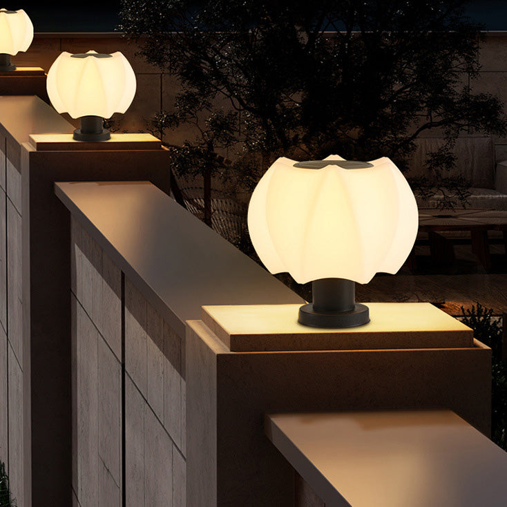 أضواء LED خارجية مقاومة للماء بتصميم حديث وبسيط على شكل لوتس أسطواني مستدير من البولي إيثيلين للفناء 