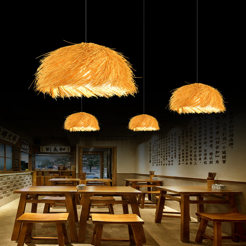 Traditionelle japanische Pendelleuchte aus Rattan und Bambus in runder Halbkreisform, 1-flammig, für das Esszimmer 