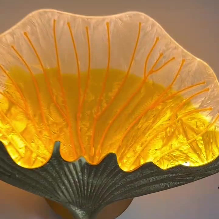 Zeitgenössische kreative Ginkgo-Blatt-Kupferglasur-Emaille-LED-Wandleuchte für das Schlafzimmer 