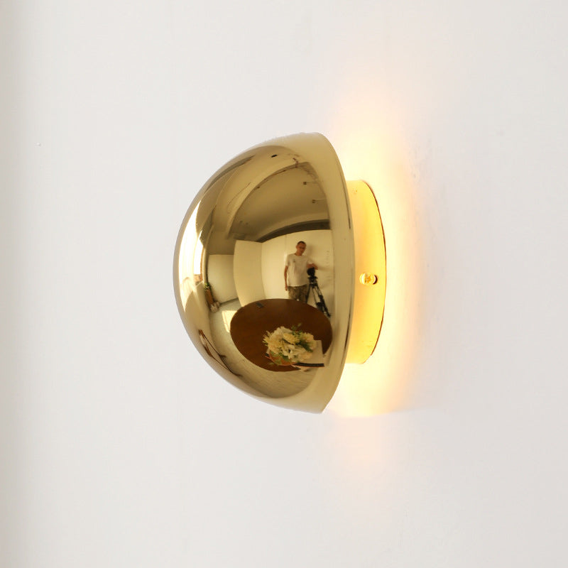 مصباح حائط LED من الفولاذ المقاوم للصدأ بتصميم حديث وبسيط على شكل نيزك دائري شبه دائري لغرفة النوم 