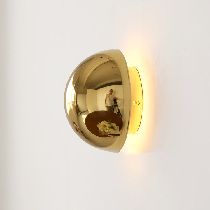 مصباح حائط LED من الفولاذ المقاوم للصدأ بتصميم حديث وبسيط على شكل نيزك دائري شبه دائري لغرفة النوم 