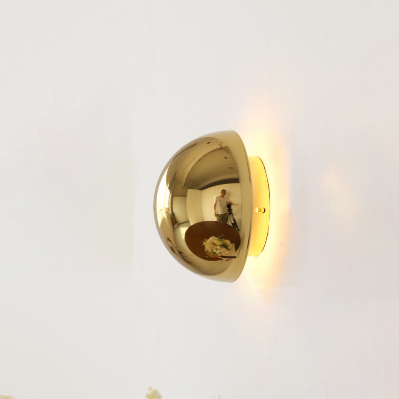 مصباح حائط LED من الفولاذ المقاوم للصدأ بتصميم حديث وبسيط على شكل نيزك دائري شبه دائري لغرفة النوم 