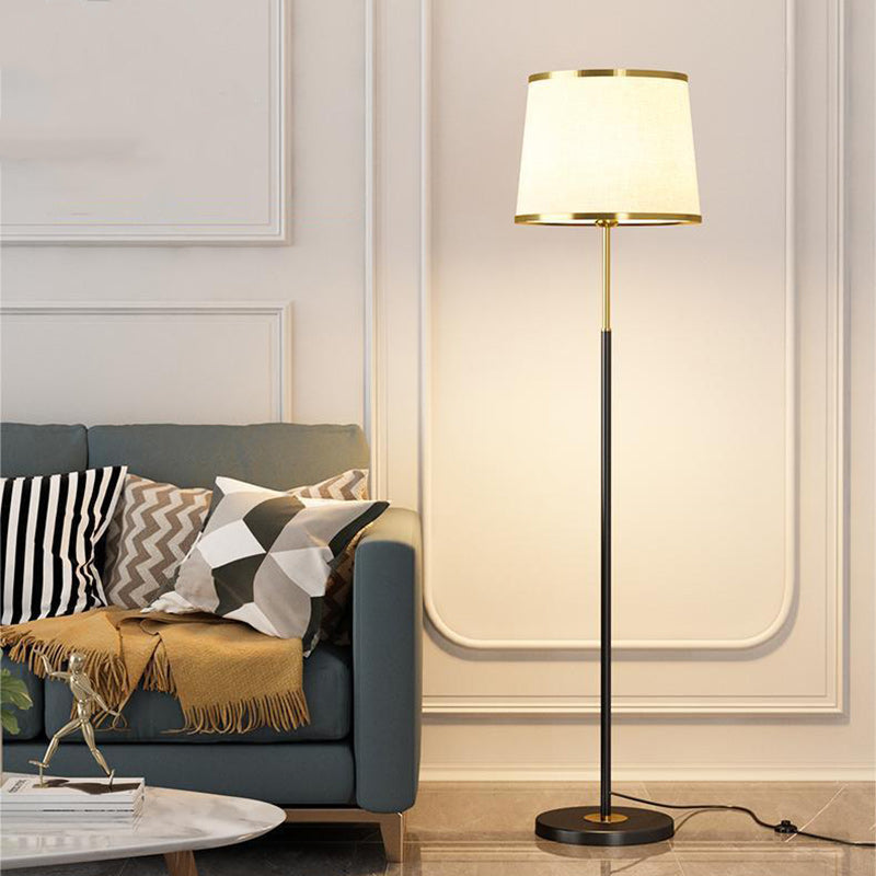 Moderner minimalistischer runder Zylinder Metall Eisen Stoff 1-Licht Stehlampe für Wohnzimmer 