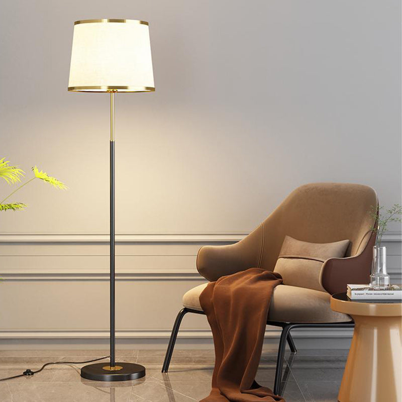 Moderner minimalistischer runder Zylinder Metall Eisen Stoff 1-Licht Stehlampe für Wohnzimmer 
