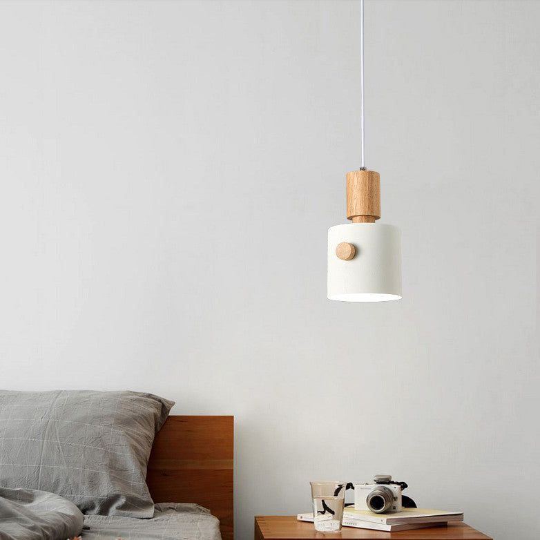 Moderne skandinavische Macaron-Pendelleuchte aus Eisen und Massivholz in runder Zylinderform, 1-flammig, für das Schlafzimmer 
