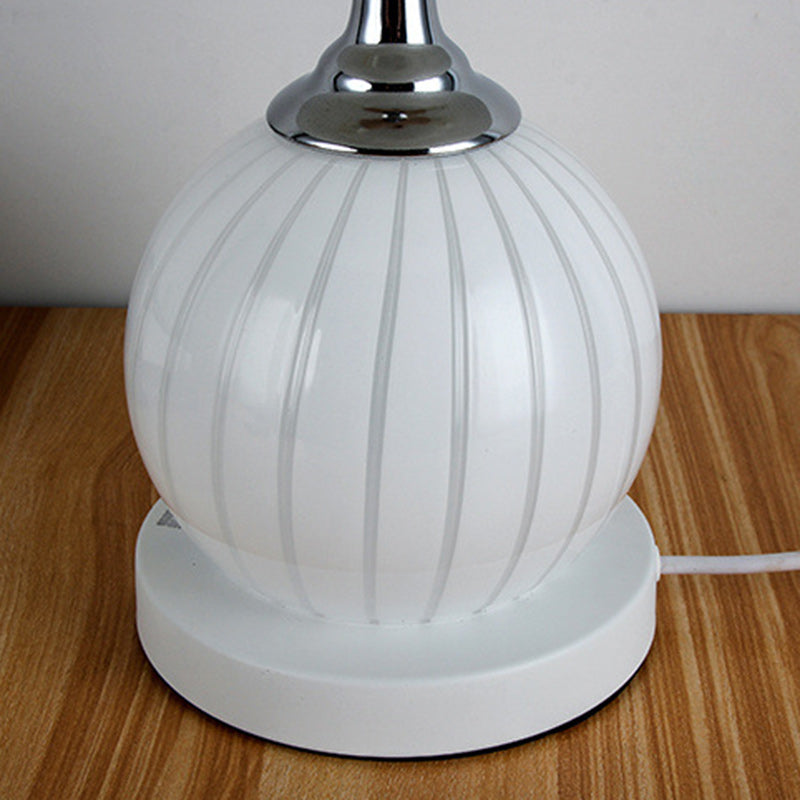 Lampe de table moderne minimaliste ronde en demi-cercle en fer et verre à 2 lumières pour chambre 