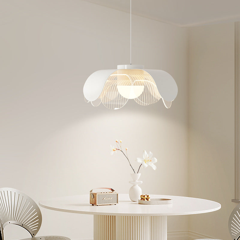 Suspension LED contemporaine en fer acrylique à fleurs crème scandinave pour salle à manger 
