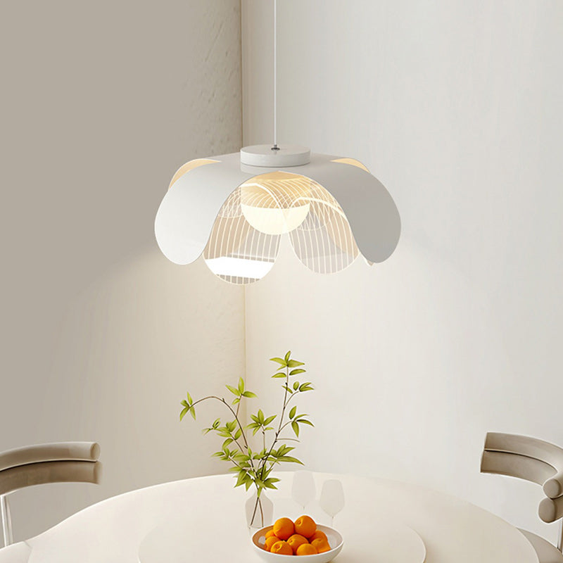 Suspension LED contemporaine en fer acrylique à fleurs crème scandinave pour salle à manger 