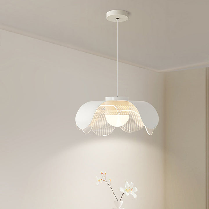 Suspension LED contemporaine en fer acrylique à fleurs crème scandinave pour salle à manger 