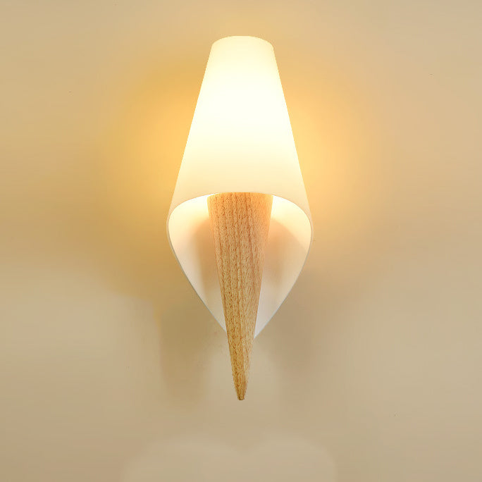 Zeitgenössische kreative Eistütenform Runde Kegel Holz Glas 1-Licht Wandleuchte für das Schlafzimmer 