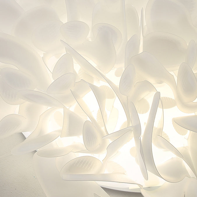 Plafonnier LED en fer acrylique en forme de dôme rond avec plumes de fleurs scandinaves contemporaines pour chambre 