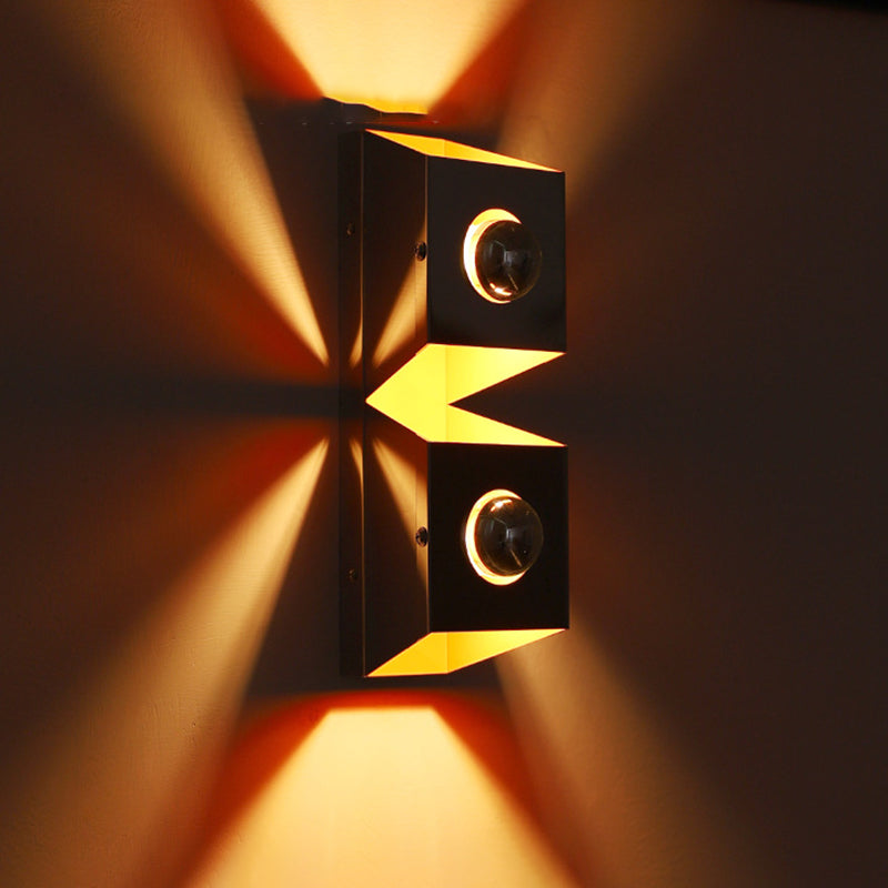 Moderne minimalistische rechteckige 2-flammige Wandleuchte aus Eisen für Schlafzimmer 