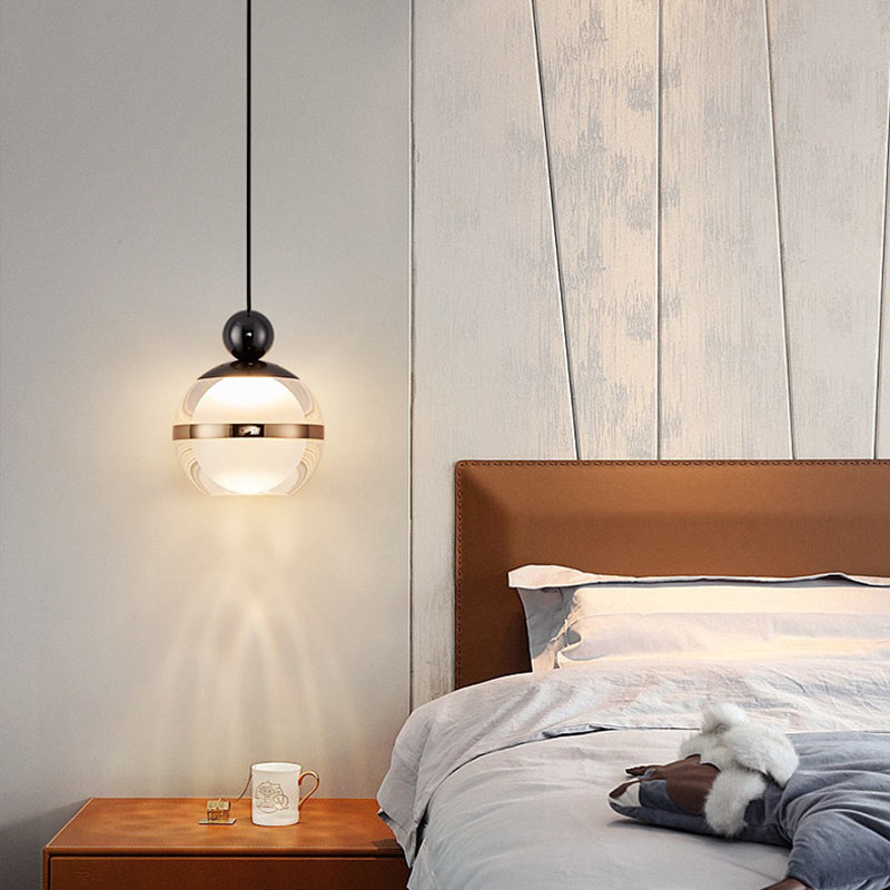 Suspension LED en fer, aluminium et acrylique de style scandinave contemporain pour chambre 