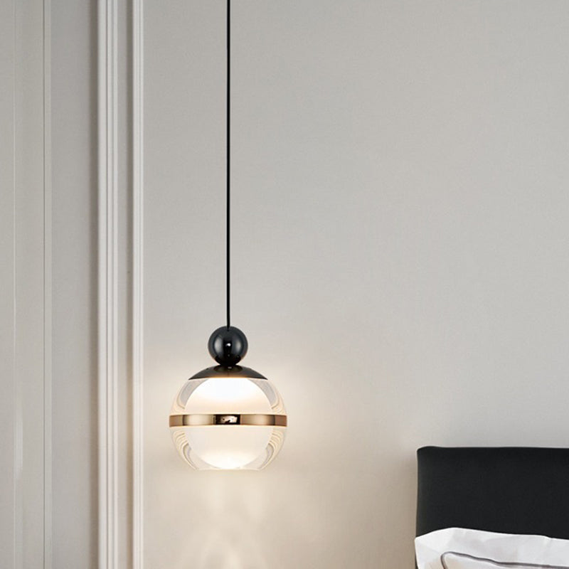 Suspension LED en fer, aluminium et acrylique de style scandinave contemporain pour chambre 