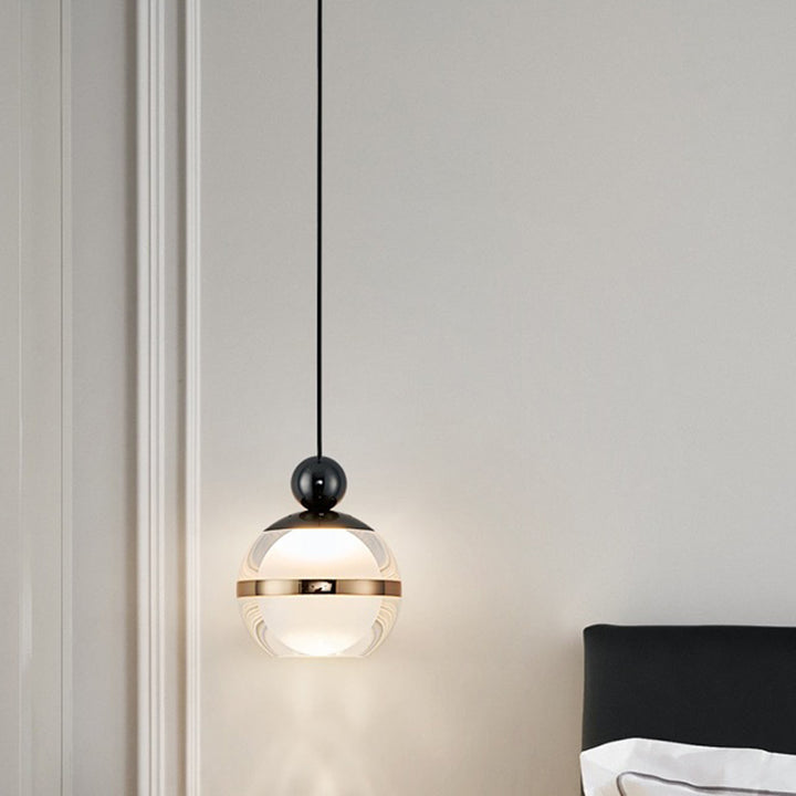 Suspension LED en fer, aluminium et acrylique de style scandinave contemporain pour chambre 