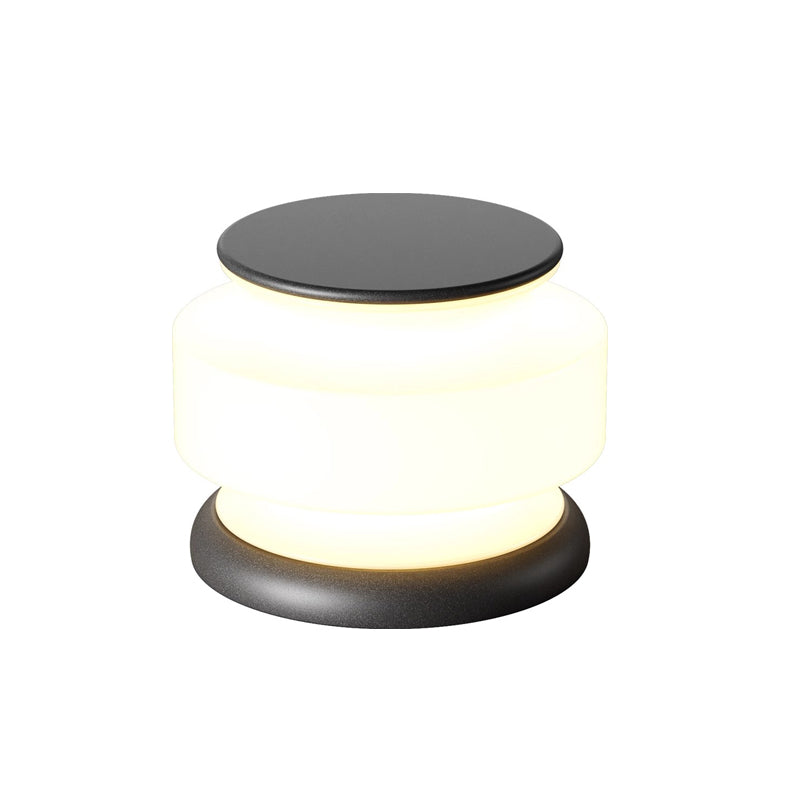 Lumière extérieure LED en plastique inoxydable cylindrique étanche solaire minimaliste moderne pour patio 