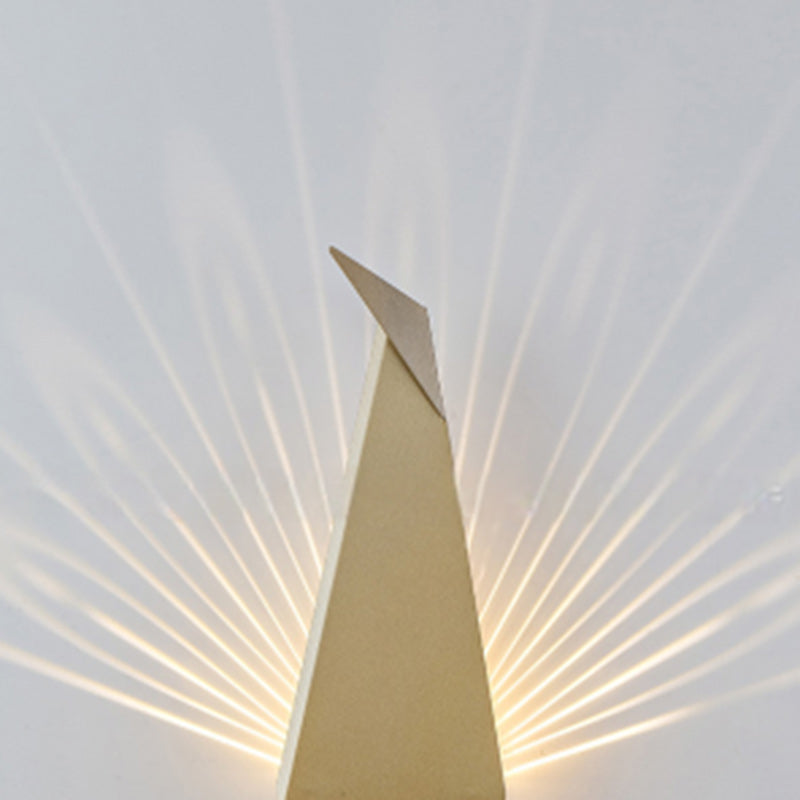 Applique murale LED en métal triangulaire scandinave contemporaine pour chambre 