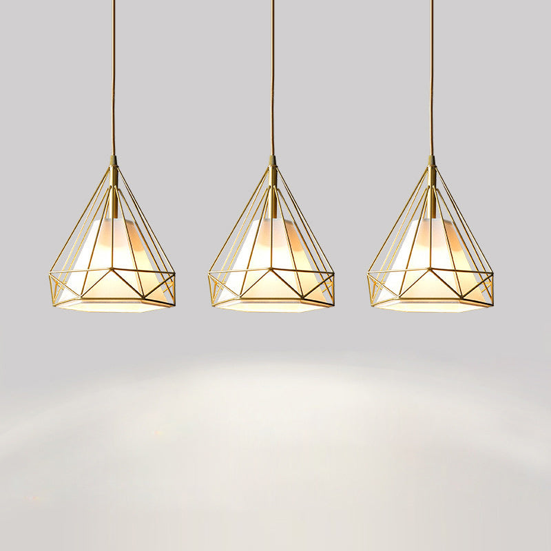 Lustre contemporain en forme de pyramide cône en fer et tissu à 3 lumières pour salle à manger 