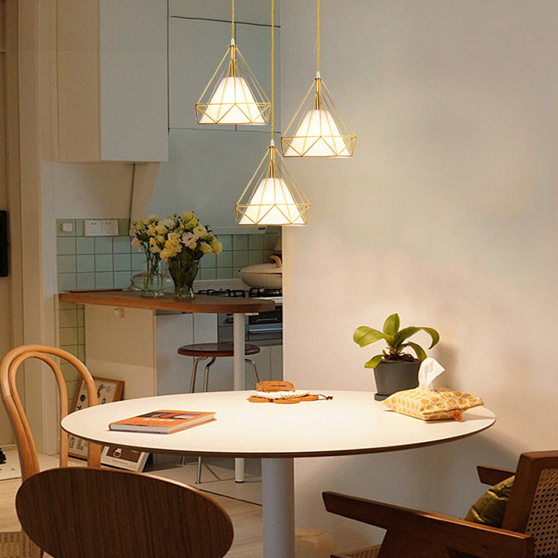 Lustre contemporain en forme de pyramide cône en fer et tissu à 3 lumières pour salle à manger 