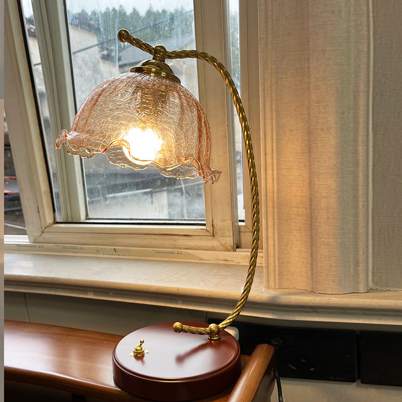 Lampe de table 1 lumière en métal et verre hémisphère en dentelle française traditionnelle pour chambre 
