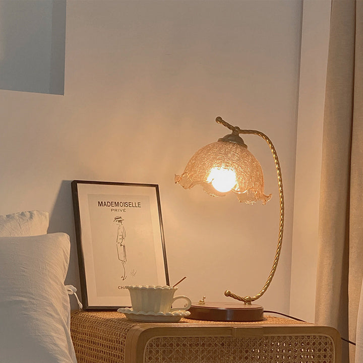 Lampe de table 1 lumière en métal et verre hémisphère en dentelle française traditionnelle pour chambre 