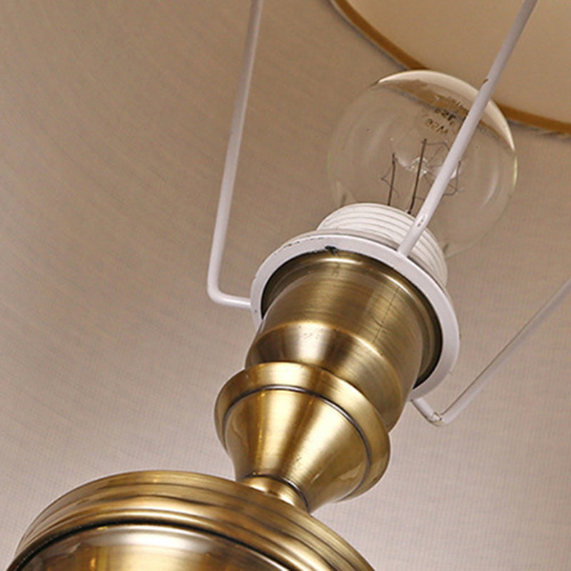 Lampe de table 1 lumière en tissu métallique vintage traditionnel pour chambre à coucher 