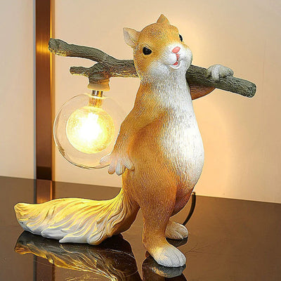 Zeitgenössische kreative Eichhörnchen Harz Glas 1-Licht Tischlampe für Schlafzimmer 