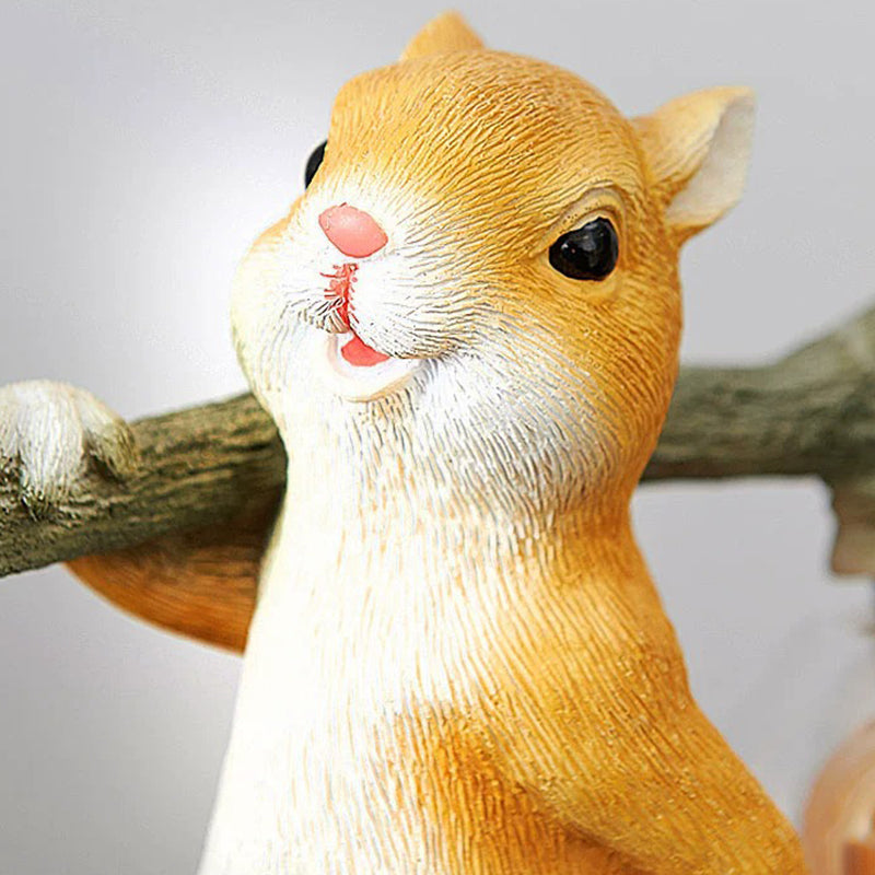 Zeitgenössische kreative Eichhörnchen Harz Glas 1-Licht Tischlampe für Schlafzimmer 