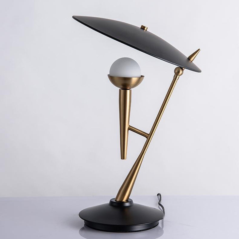 Zeitgenössische kreative runde Eisenmetall-Tischlampe mit 1 Licht für Schlafzimmer 