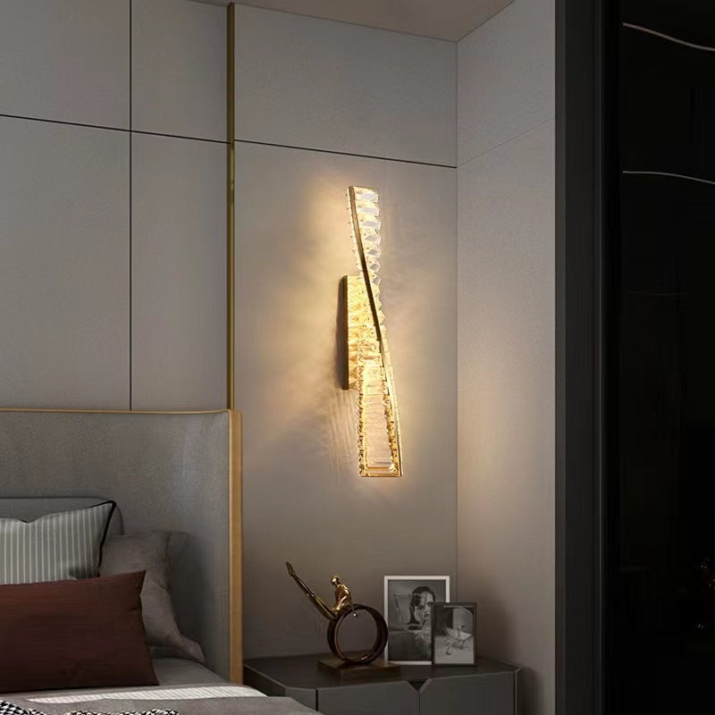 مصباح حائط LED كريستال من الفولاذ المقاوم للصدأ الملتوي الفاخر الحديث لغرفة المعيشة 