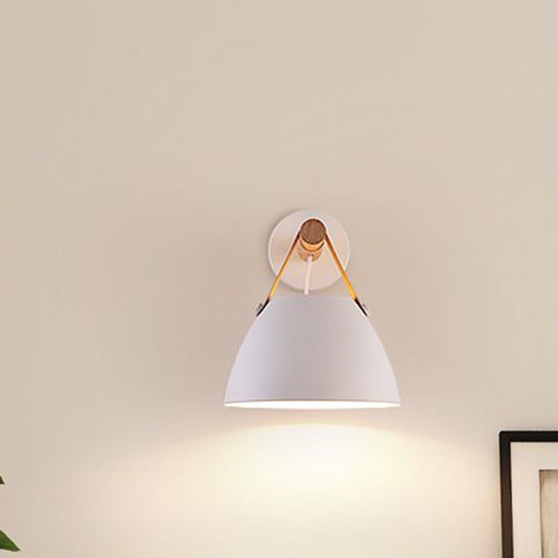 Lampe murale à 1 lumière en dôme minimaliste moderne en fer et bois de caoutchouc pour chambre 