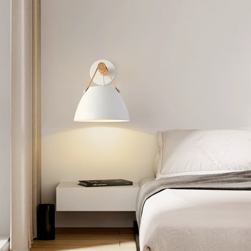 Lampe murale à 1 lumière en dôme minimaliste moderne en fer et bois de caoutchouc pour chambre 