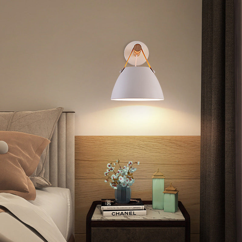 Lampe murale à 1 lumière en dôme minimaliste moderne en fer et bois de caoutchouc pour chambre 