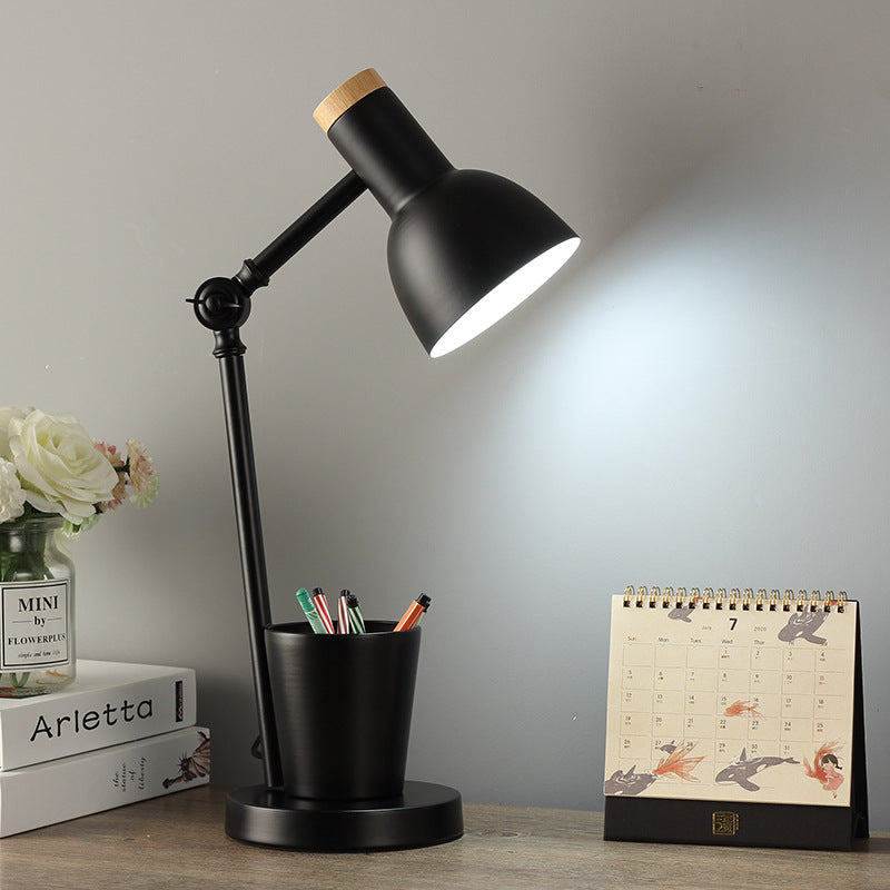 Lampe de table contemporaine en bois massif avec dôme nordique en fer à 1 lumière pour chambre 