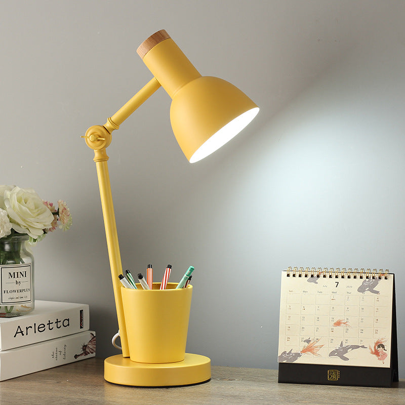 Lampe de table contemporaine en bois massif avec dôme nordique en fer à 1 lumière pour chambre 